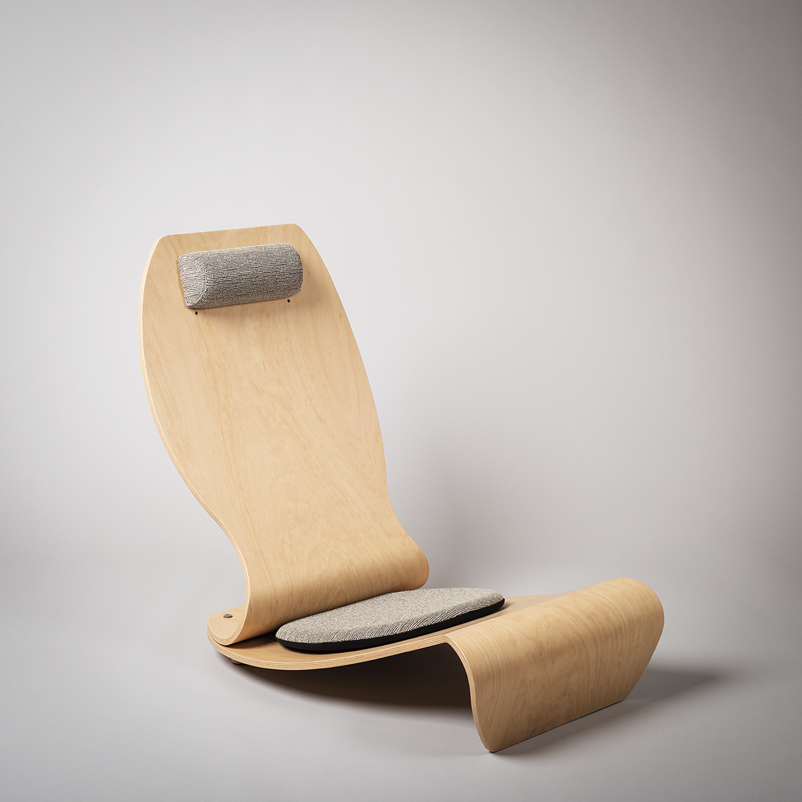 La Cuza chair in grey by Yasushiro Shimuzu